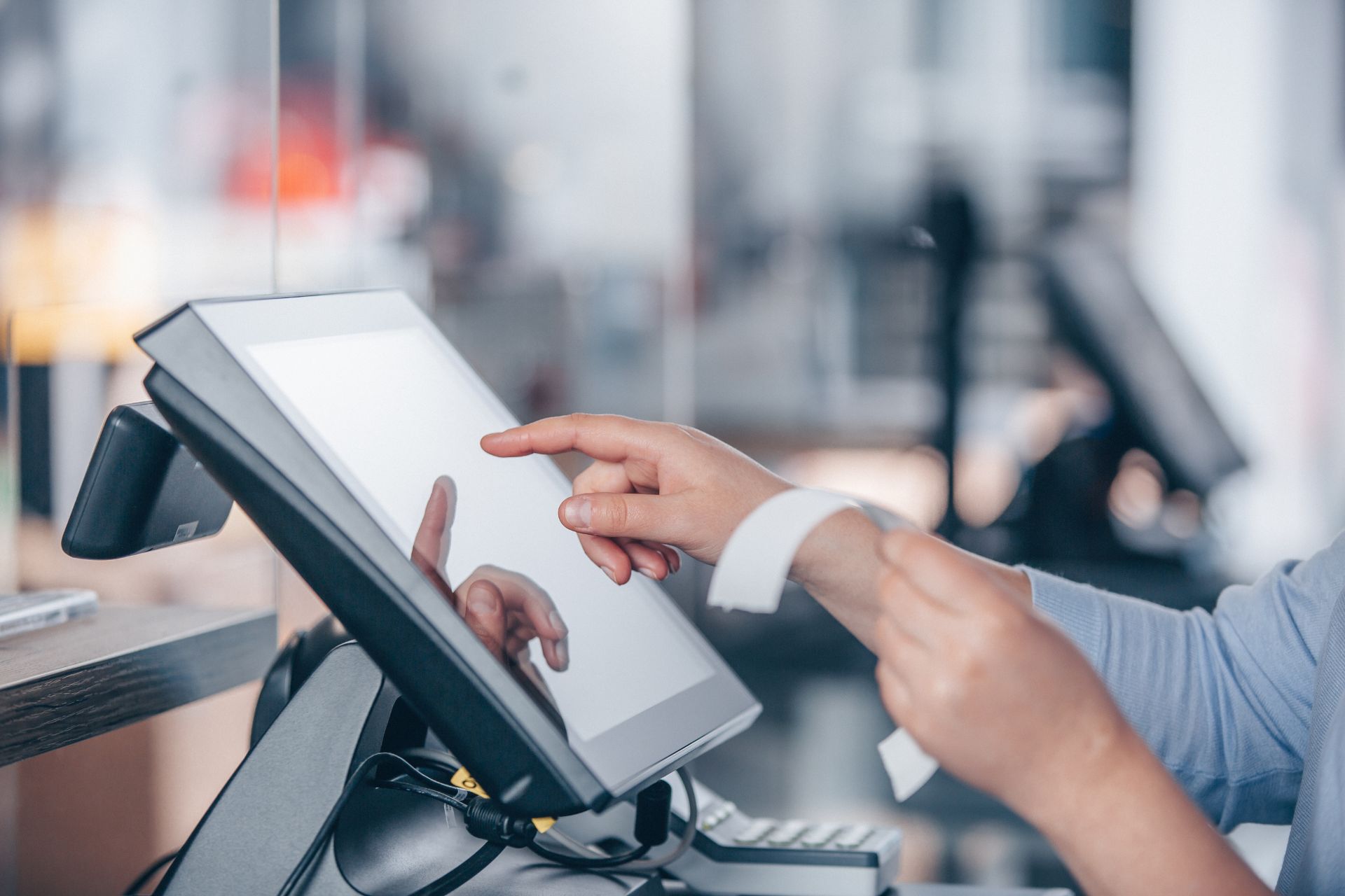 Point-of-Sale-Systeme revolutionieren den Einzelhandel durch kabellose InVue-Devices und bieten höhere Sicherheit und Effizienz.